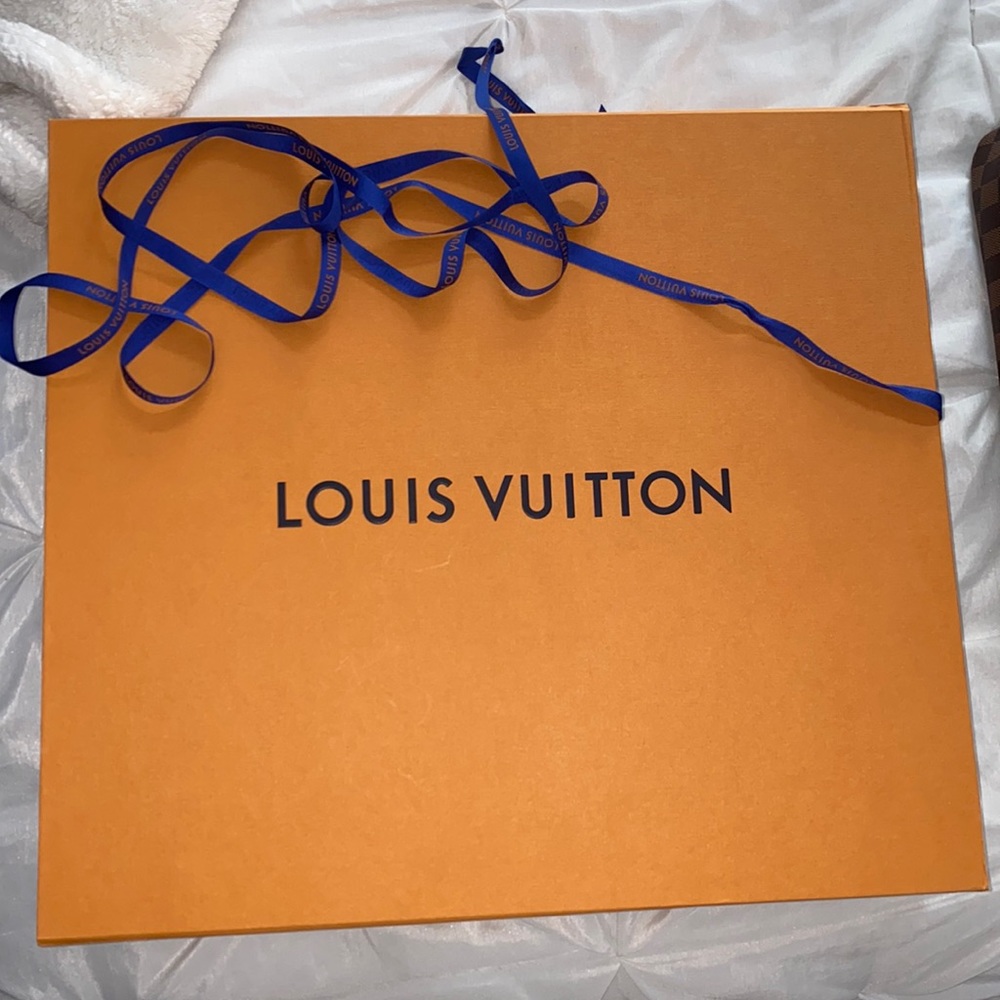 Louis Vuitton extra large box and bag (fits Neverful medium size) authentic